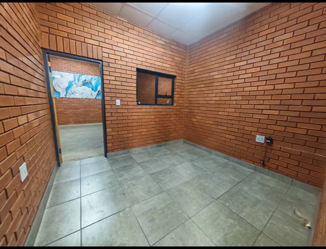 243M² WAREHOUSE TO LET IN ORMONDE